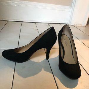 Kelly & Kate Black suede pumps